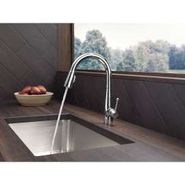 Single Handle Pull-Down Kitchen Faucet in Chrome Finish