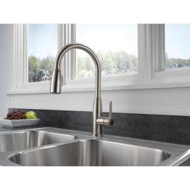 Single Handle Kitchen Pull-Down