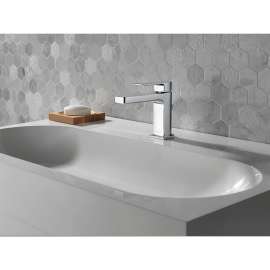 P1519LF-0.5-M Xander Single Handle Bathroom Faucet in Chrome